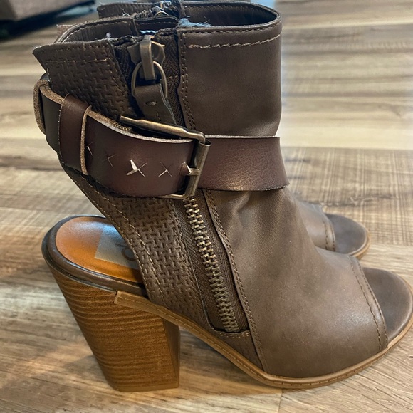 💋SOLD💋Size 6 Booties - Picture 3 of 4